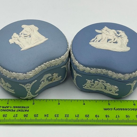Pair of Vintage Wedgwood Blue Jasperware Cupid Design Kidney Bean Shaped Trinket - Picture 2 of 5